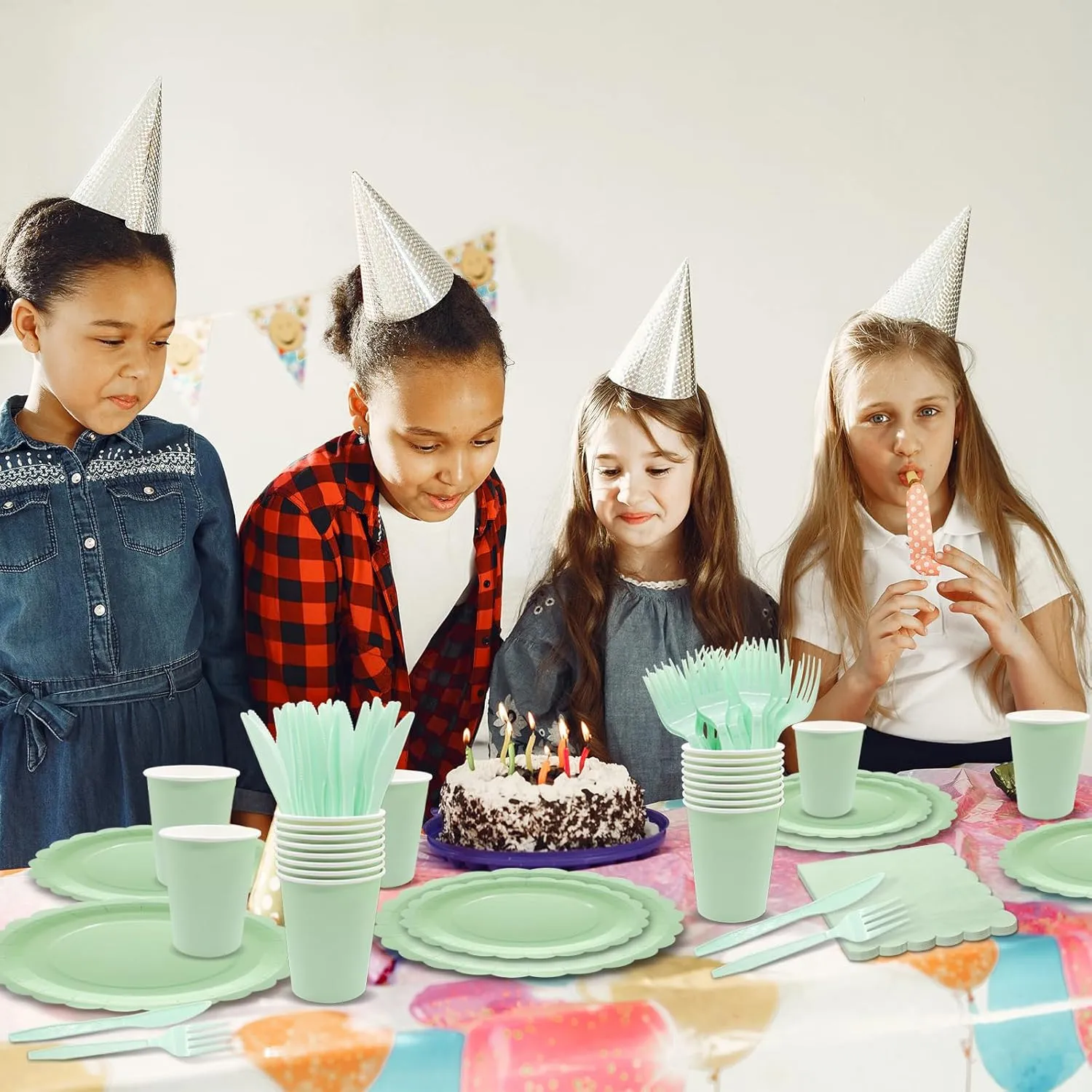 144Pcs Light Green Party Supplies Light Green Tableware Set Serve 24 Guests Includes Paper Plates Napkins Cups for Birthday Wedding Baby Shower Party Decorations