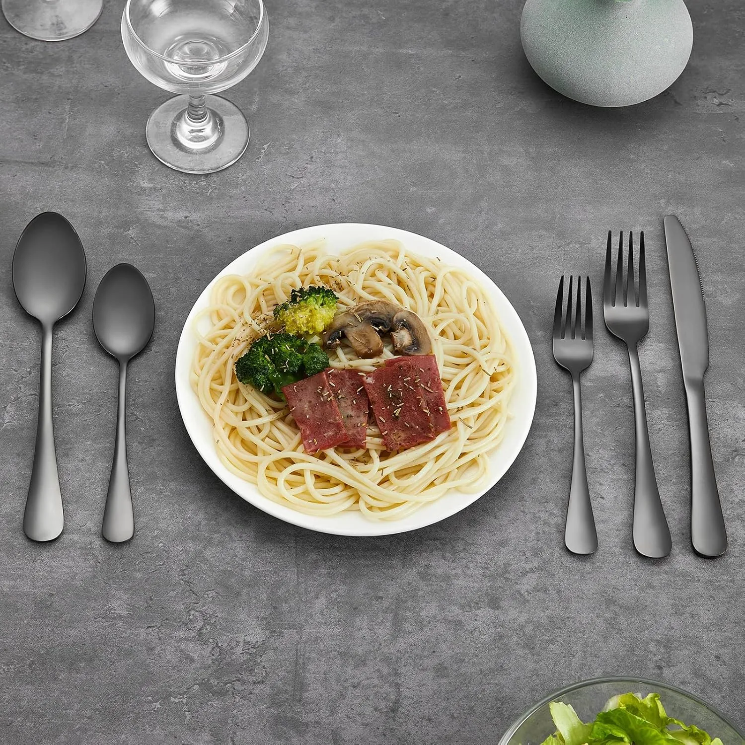 30-piece Black Silverware Set, Stainless Steel Flatware Set, Cutlery Set For Home Kitchen, Tableware Set Service for 6, Dishwasher Safe