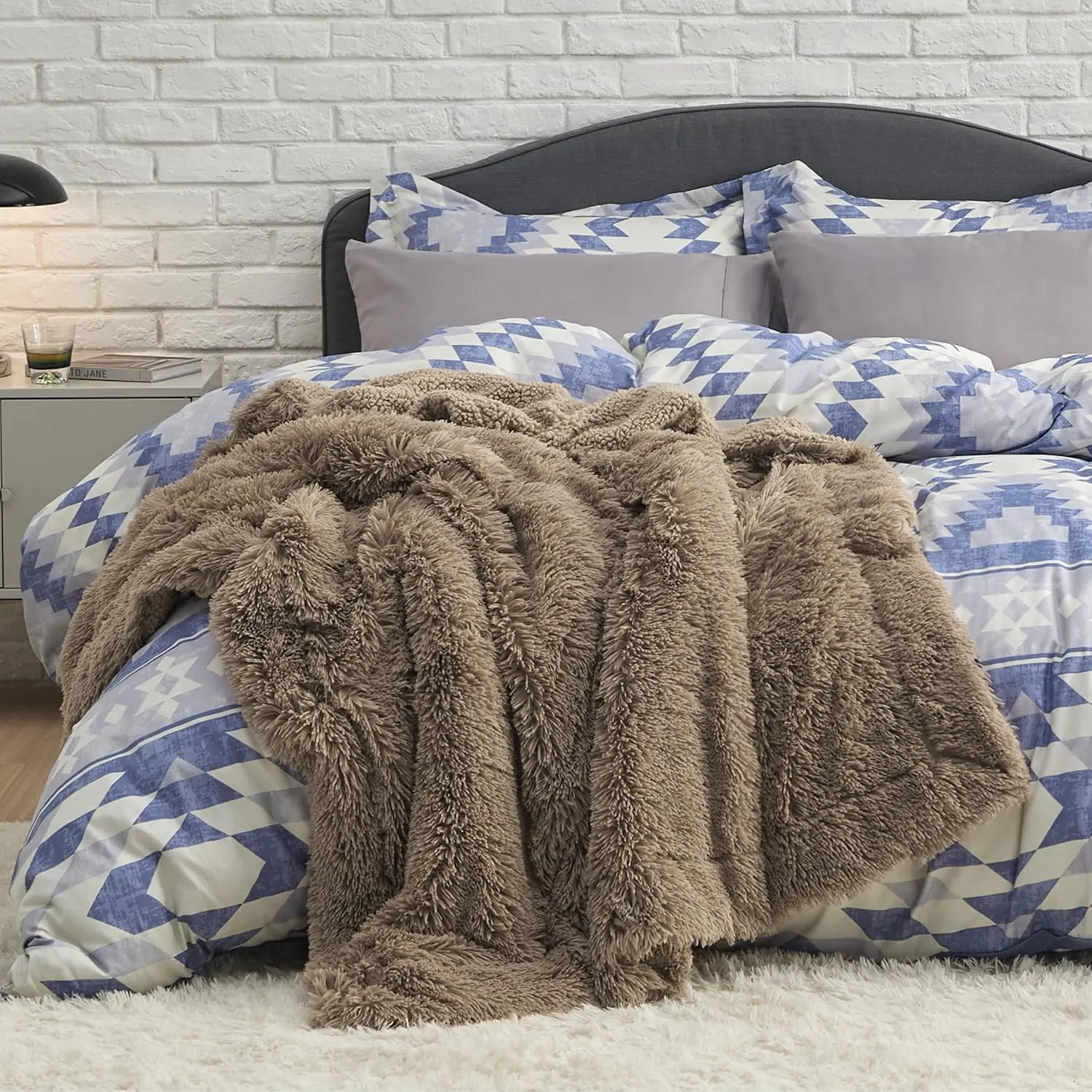 Bedsure Fluffy Brown Throw Blanket Gifts for Women, Men, Soft Fleece Cozy Fuzzy Sherpa Plush Warm Minky Thick Faux Fur Throws for Couch, Bed, Brown Decor Spring Blanket Gifts for Mom Dad, 50x60