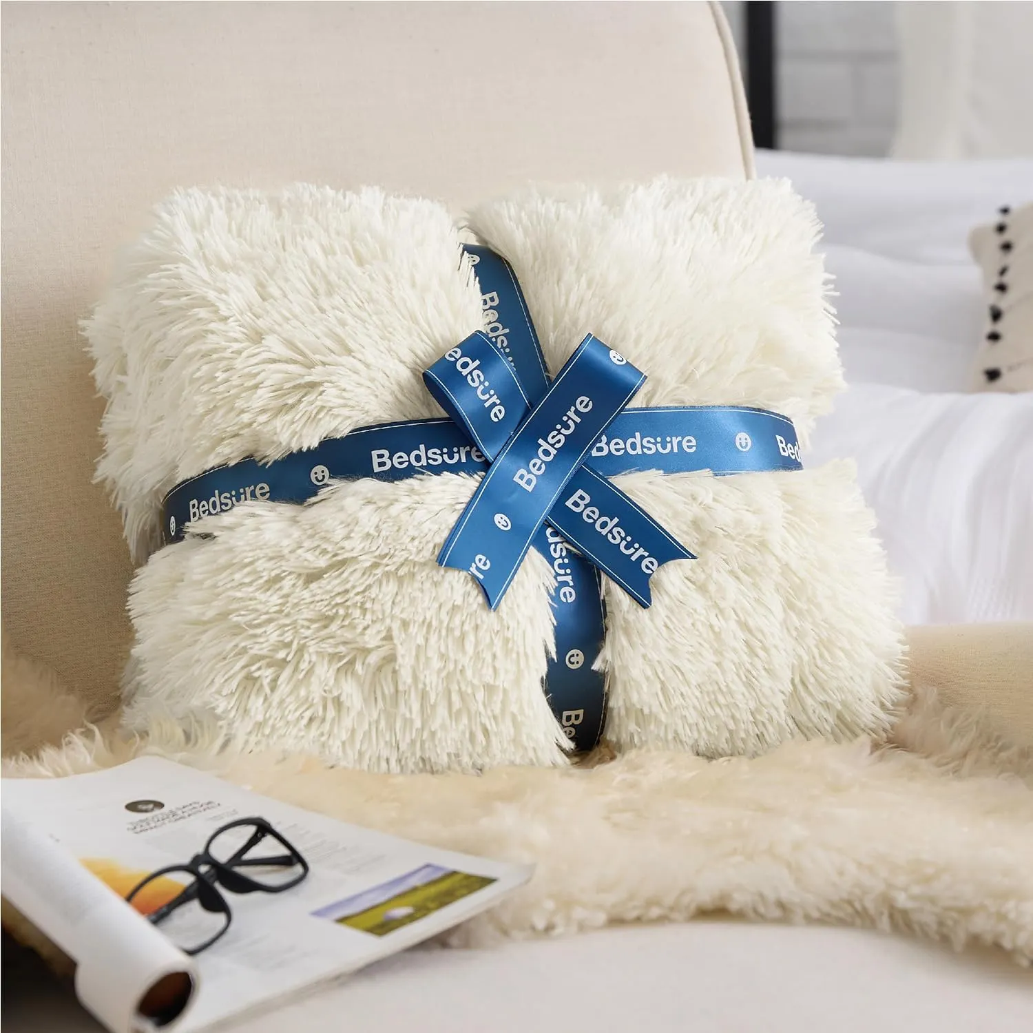 Bedsure Fluffy Cream Throw Blanket Gifts for Women, Men, Soft Fleece Cozy Fuzzy Sherpa Plush Warm Minky Thick Faux Fur Throws for Couch, Bed, Cream Decor House Blanket Gifts for Mom Kids, 50x60