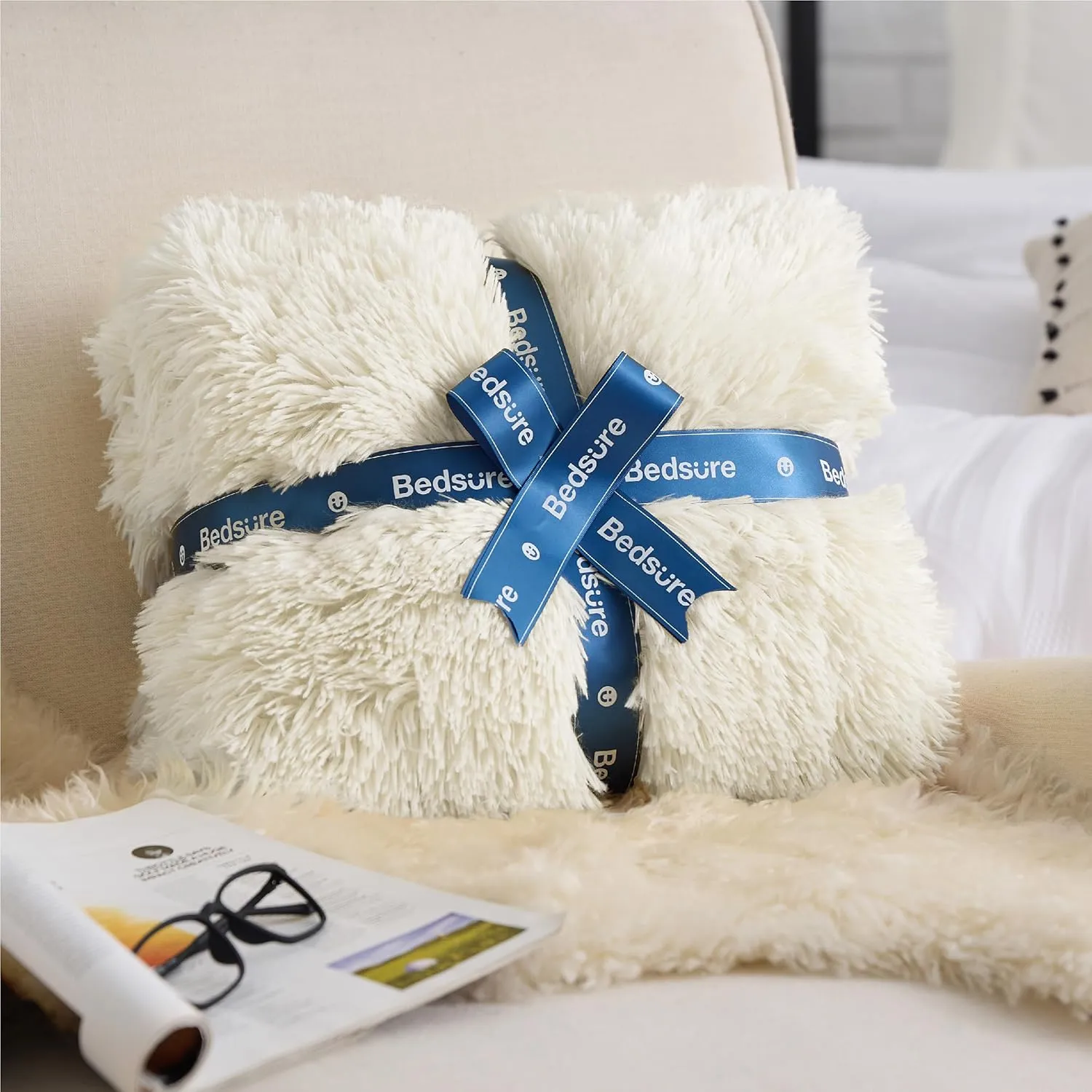 Bedsure Fluffy Cream Throw Blanket Gifts for Women, Men, Soft Fleece Cozy Fuzzy Sherpa Plush Warm Minky Thick Faux Fur Throws for Couch, Bed, Cream Decor Spring Blanket Gifts for Mom Kids, 50x60