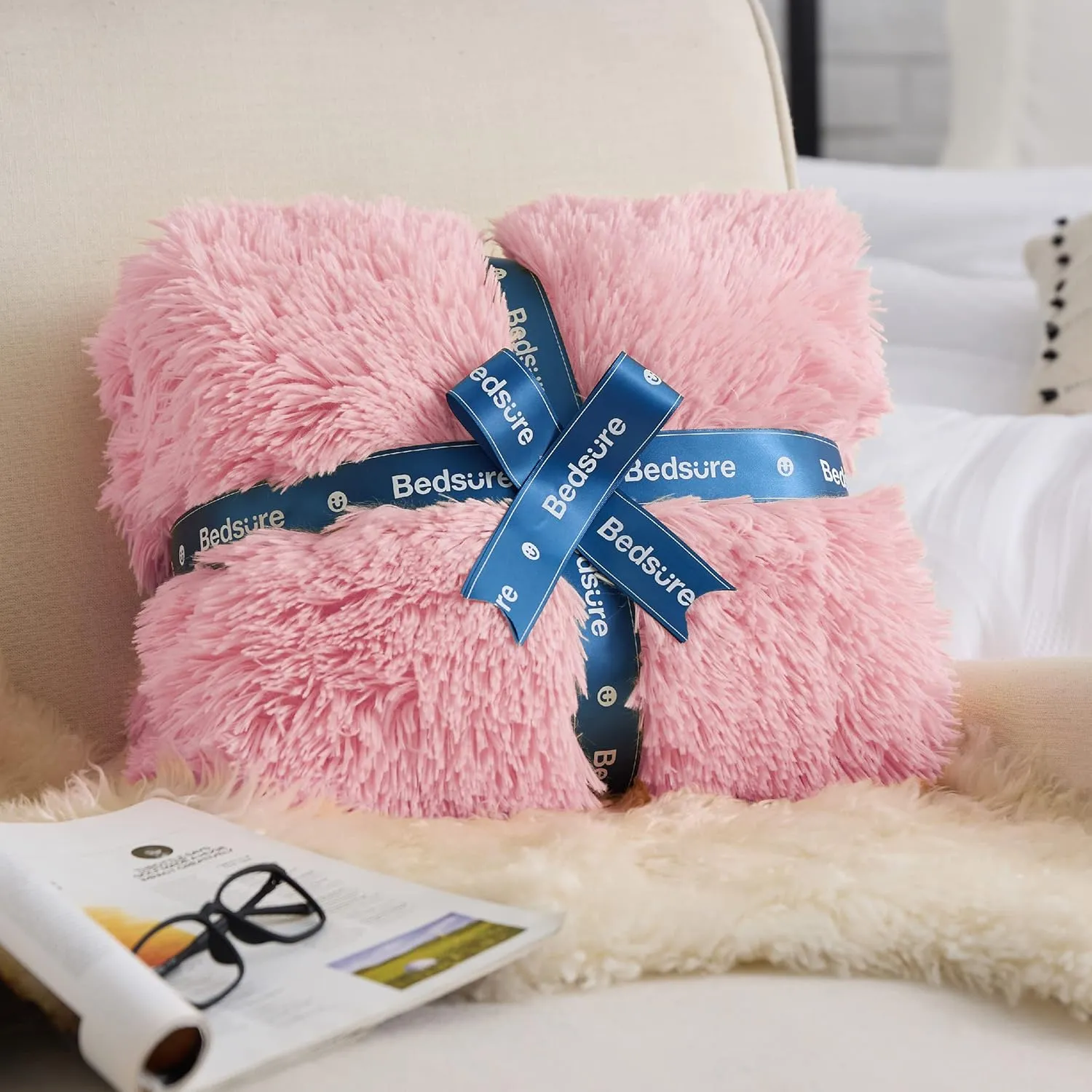Bedsure Fluffy Pink Throw Blanket Gifts for Women, Girls, Soft Fleece Cozy Fuzzy Sherpa Plush Warm Minky Thick Faux Fur Throws for Couch, Bed, Pink Decor House Blanket Gifts for Her Kids, 50x60