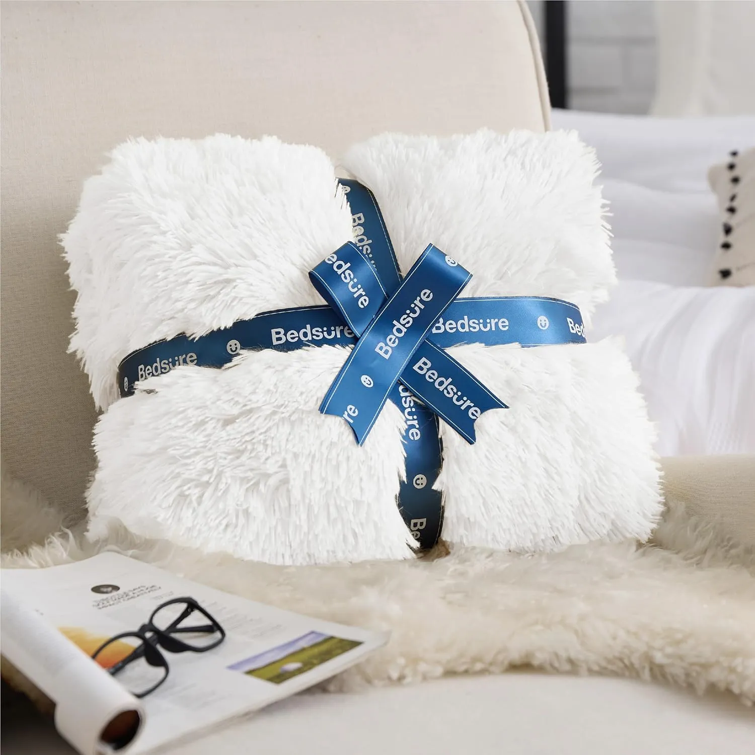 Bedsure Fluffy White Throw Blanket Gifts for Women, Men, Soft Fleece Cozy Fuzzy Sherpa Plush Warm Minky Thick Faux Fur Throws for Couch, Bed, White Decor House Blanket Gifts for Mom Dad, 50x60