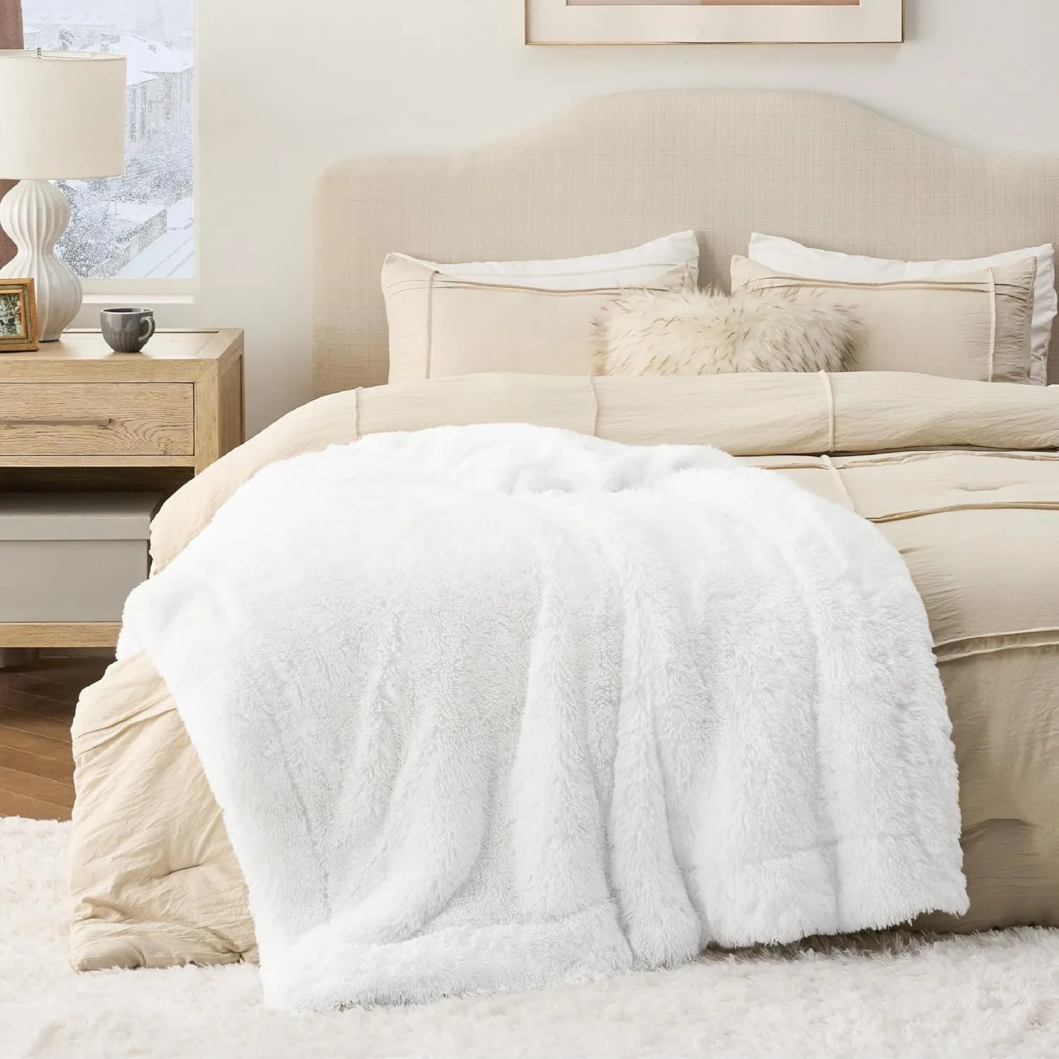 Bedsure Fluffy White Throw Blanket Gifts for Women, Men, Soft Fleece Cozy Fuzzy Sherpa Plush Warm Minky Thick Faux Fur Throws for Couch, Bed, White Decor House Blanket Gifts for Mom Dad, 50x60