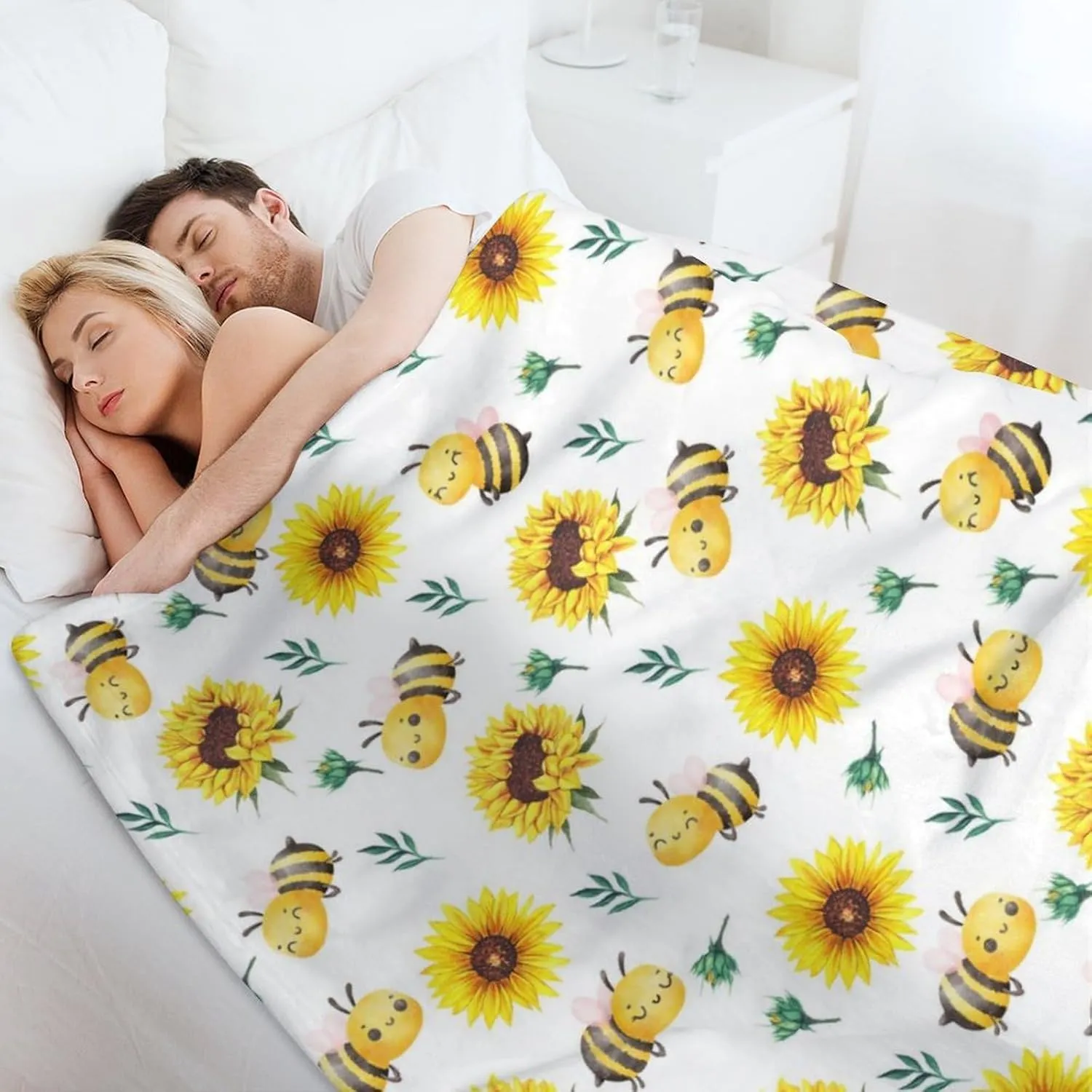 Bee Throw Blanket - Soft Flannel Blankets for Girls Boys Kids Bee Lovers - Warm Animal Throw Blankets for All Season Lap, Chair, Sofa - 50"x40"