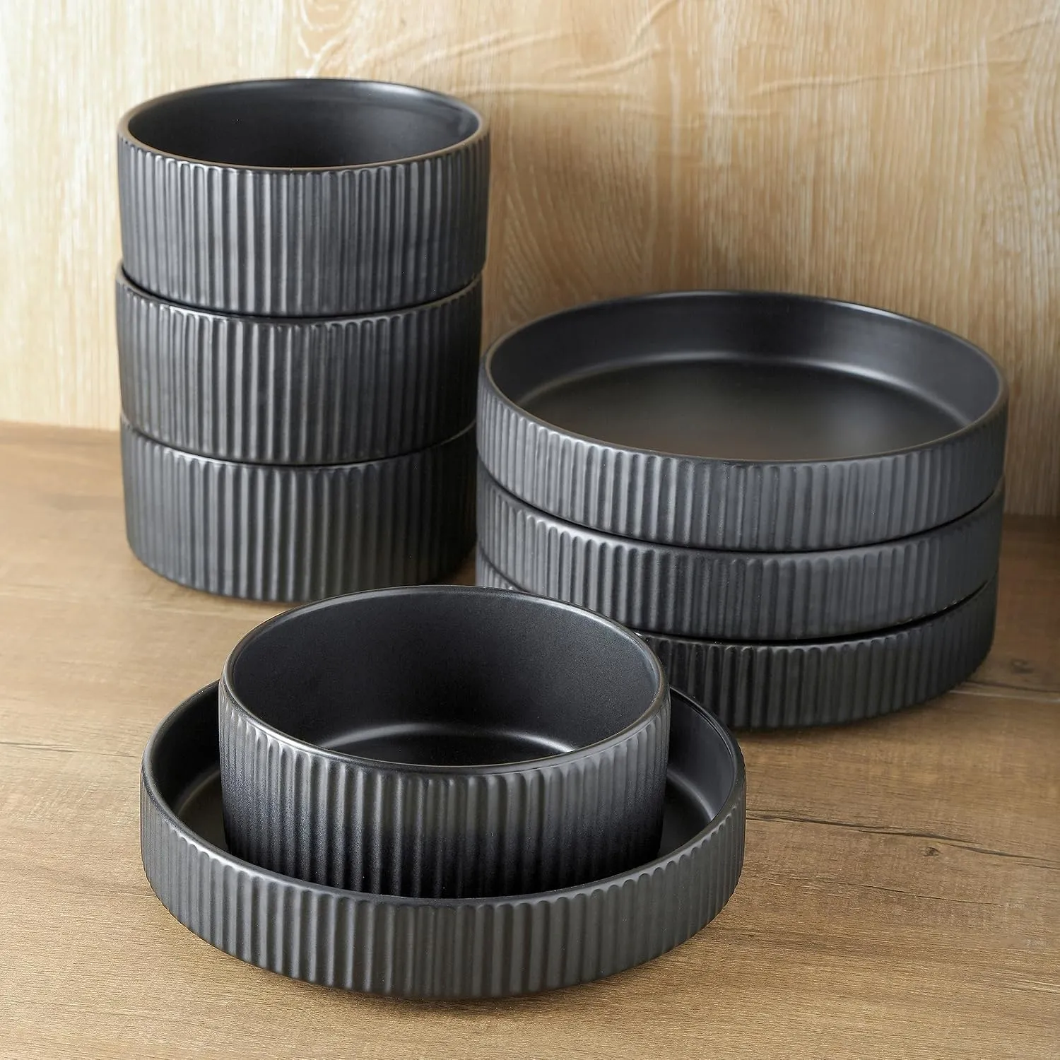 Christian Siriano Lusso 16-Piece Dinnerware Set Stoneware, Black