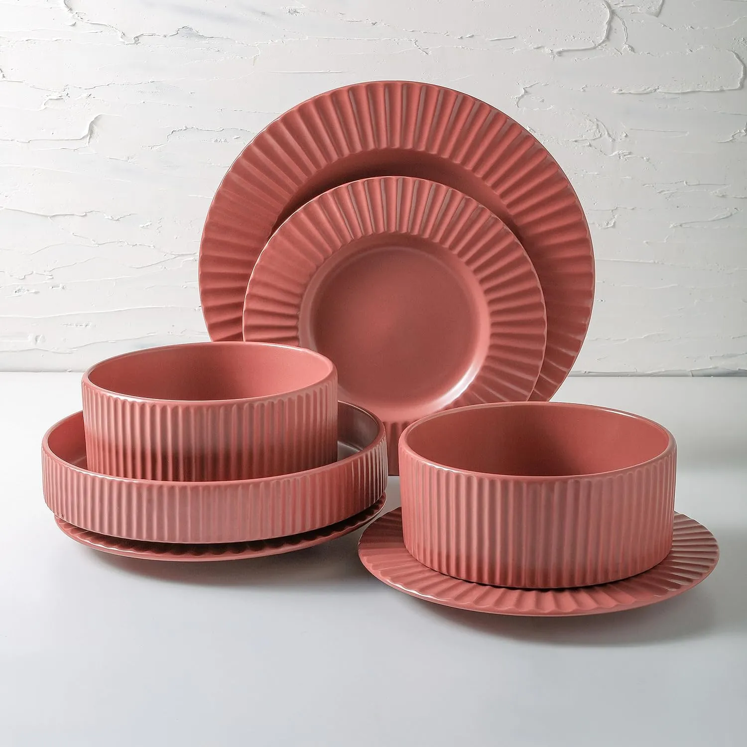 Christian Siriano Lusso 16-Piece Dinnerware Set Stoneware, Redwood