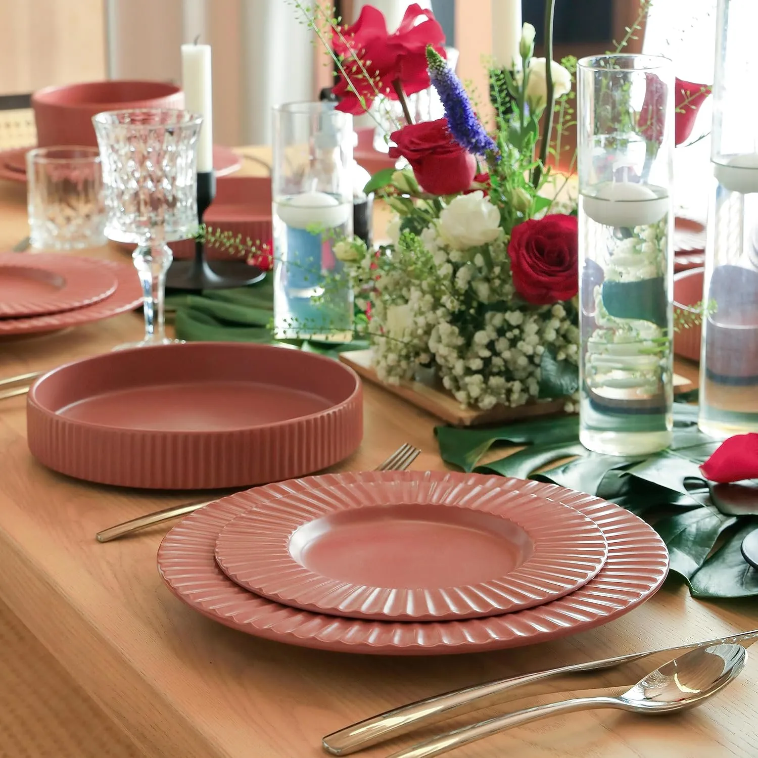 Christian Siriano Lusso 16-Piece Dinnerware Set Stoneware, Redwood