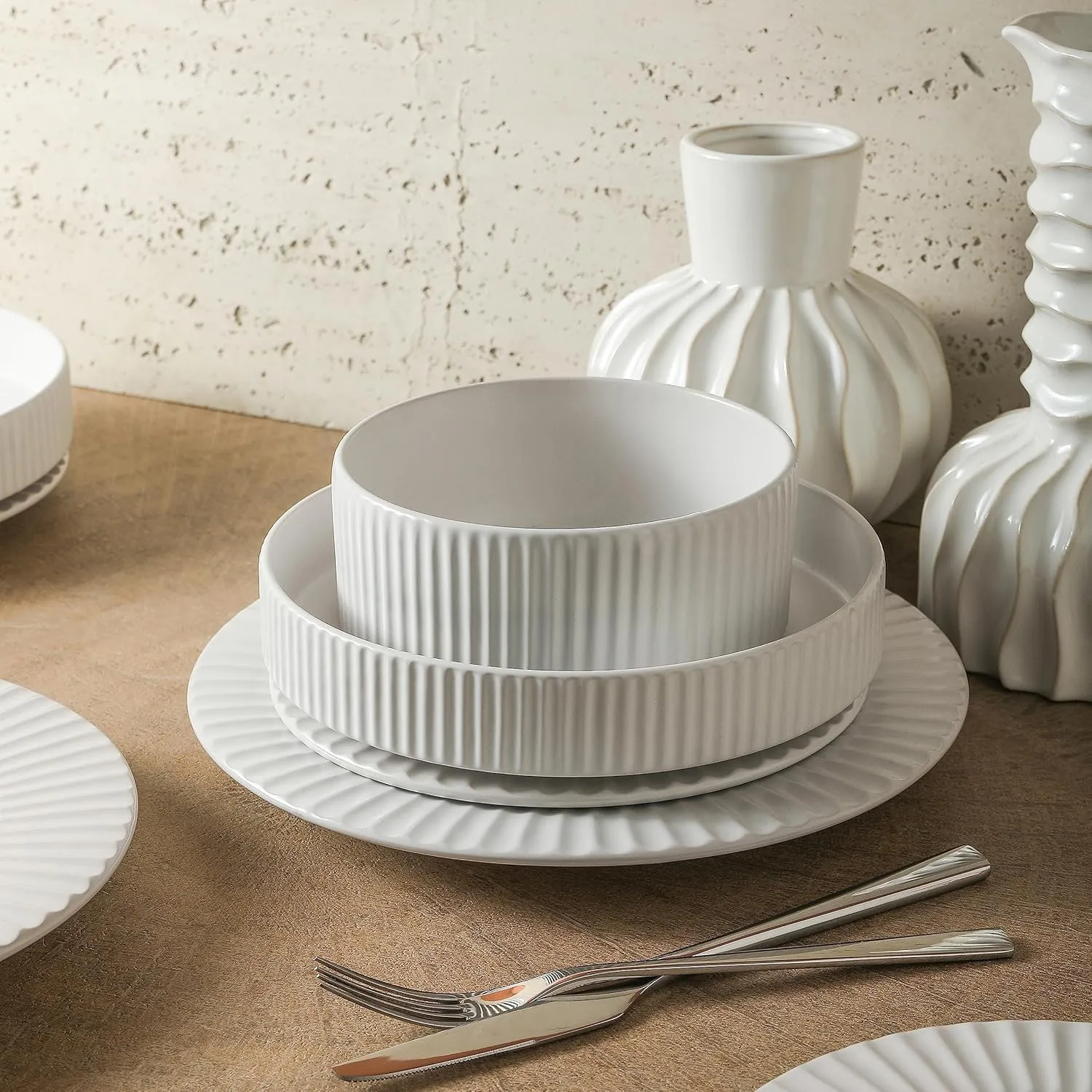 Christian Siriano Lusso 16-Piece Dinnerware Set Stoneware, White