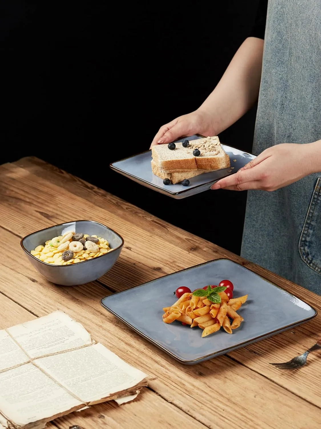 Famiware Dinnerware Sets for 4, Ocean Square 12-Piece Kitchen Plates and Bowls Sets, Reactive Glaze, Microwave and Dishwasher Safe, Scratch Resistant, Blue