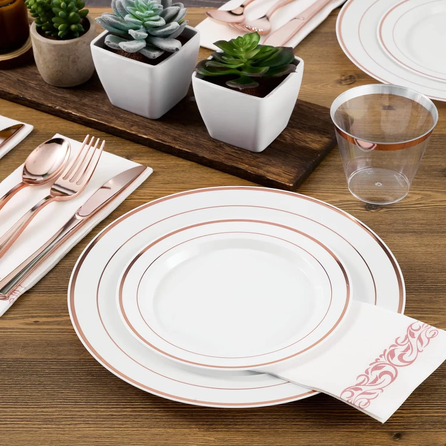 FOCUSLINE 600 Ct Rose Gold Dinnerware Set for 100 Guests - Rose Gold Rimmed White Disposable Plastic Plates, Includes 100 Dinner & Salad Plates, Cups, Cutlery Set for Wedding Parties