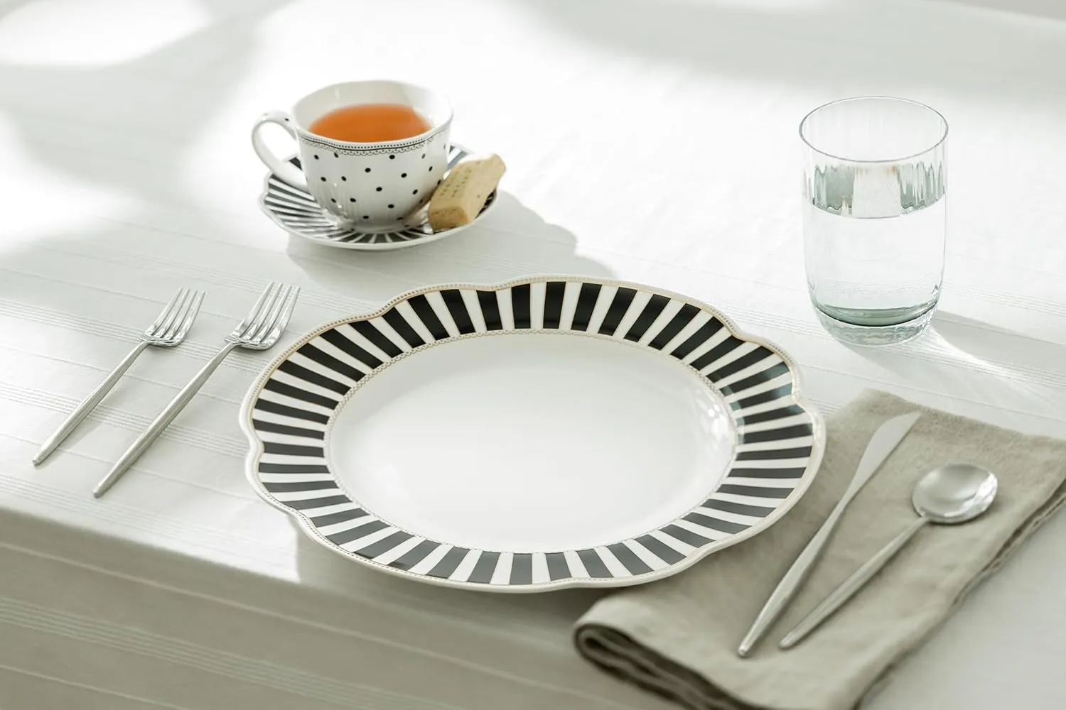 Grace Teaware Josephine Black Stripes and Dots Fine Porcelain Plate Set of 1, One plate (11.5-inch Dinner Plate)