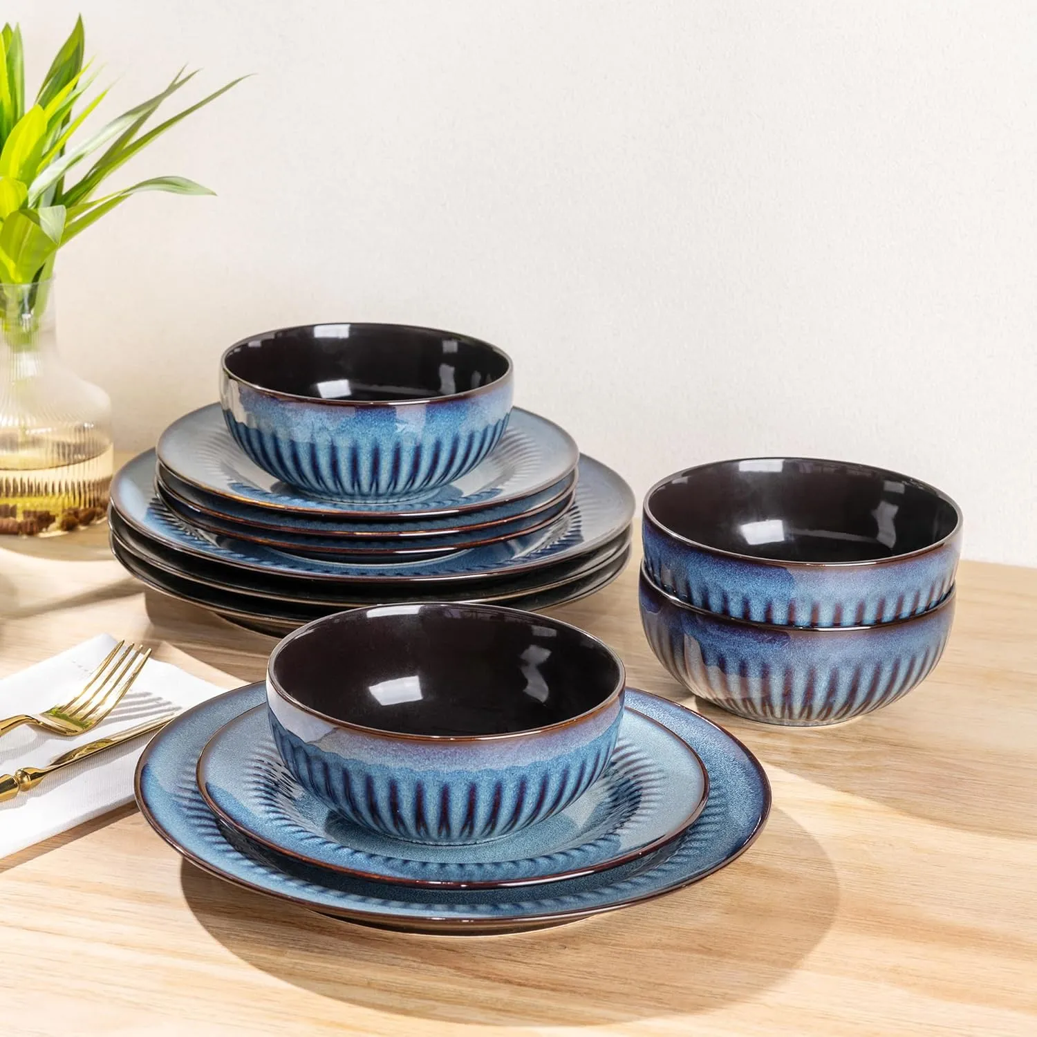 LERATIO Ceramic Dinnerware Sets,Handcraft Embossed Stoneware Plates and Bowls Sets,Highly Chip and Crack Resistant | Dishwasher & Microwave & Oven Safe Dishes set,Service for 4 (12pc)-Blue