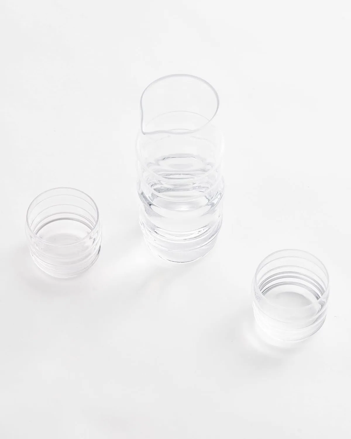 MARIMEKKO Sukat Makkaralla Glass Pitcher — Refine Your Kitchen Décor with Our Iconic Clear Glassware — Stylish & Mouth-Blown Pitcher with Spout (1 Liter)