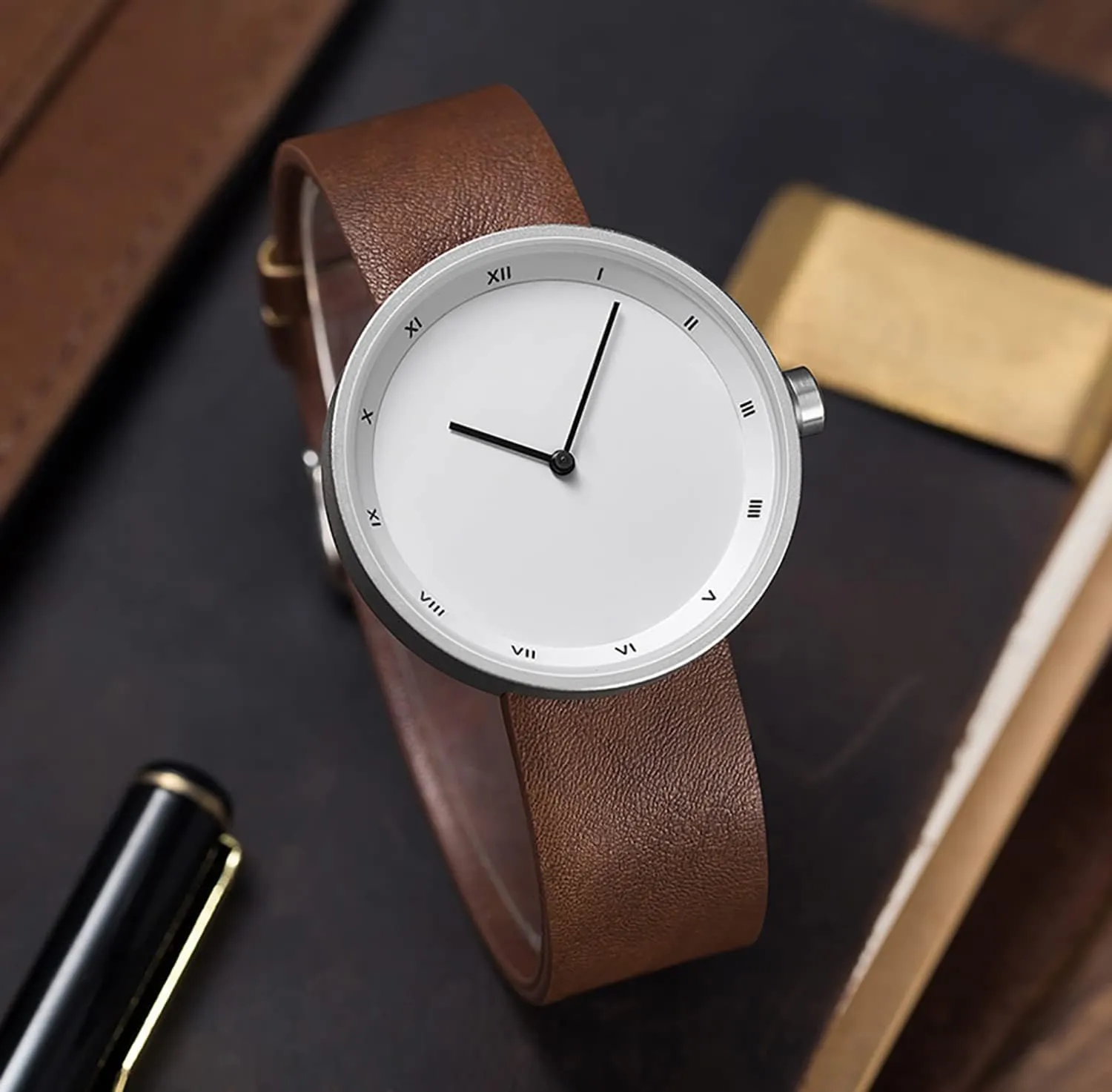 Men's and Women's Universal Watch Fashion Minimalist Style Large dial Quartz Belt Roman Numerals Waterproof Watch