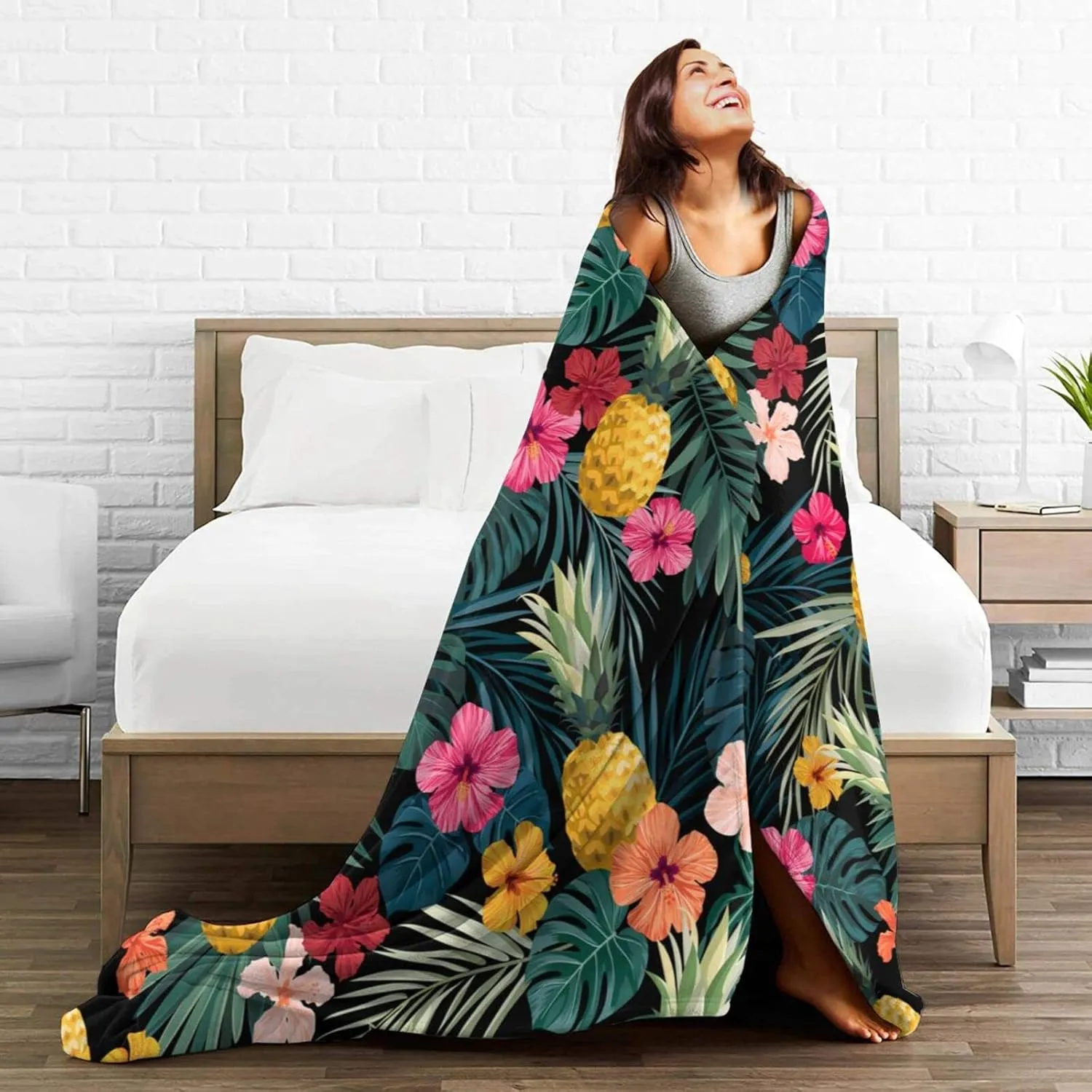 Perinsto Palm Leaves Hibiscus Flowers Hawaii Throw Blanket Ultra Soft Warm All Season Tropical Pineapples Fruit Decorative Fleece Blankets for Bed Chair Car Sofa Couch Bedroom 60"X50"