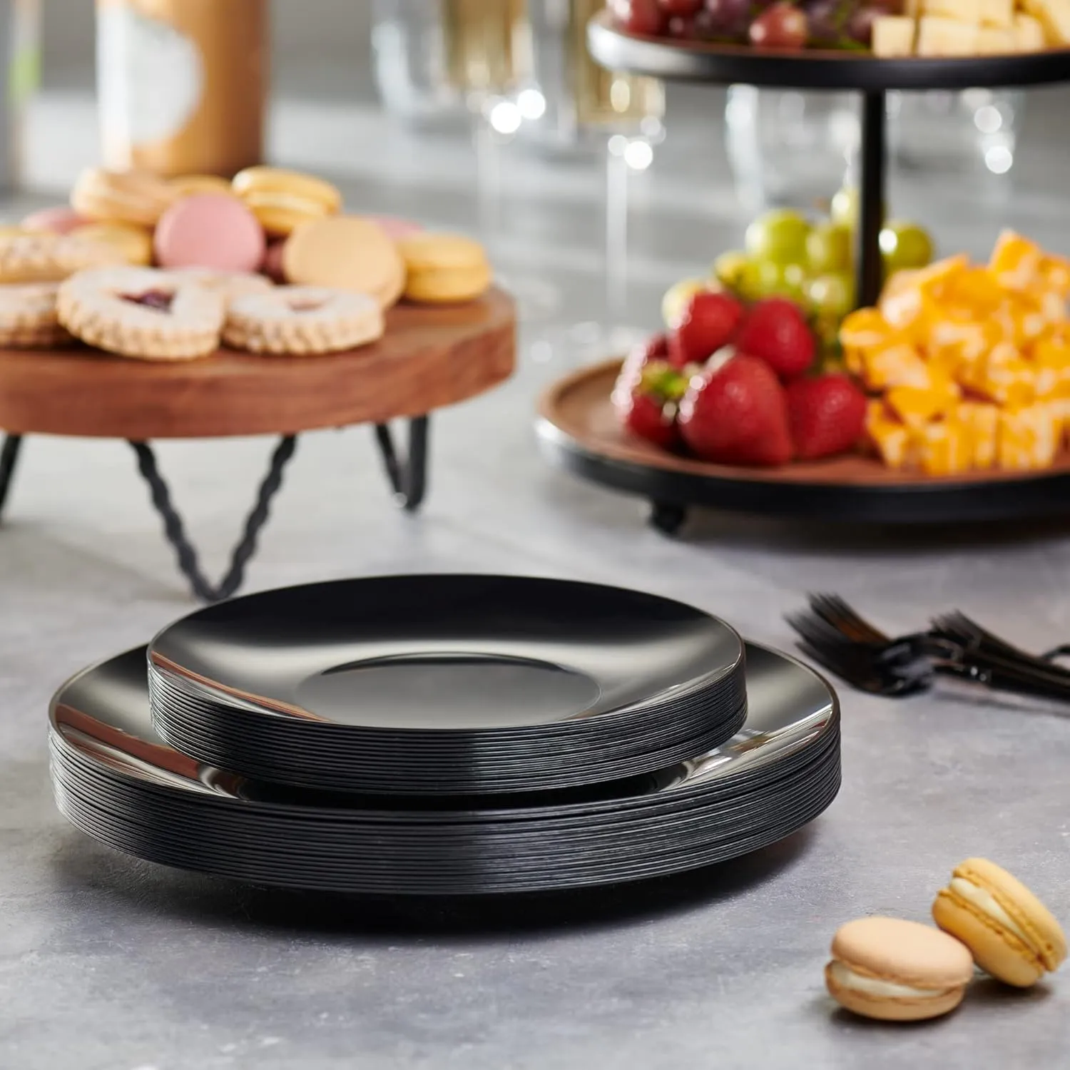 PLASTICPRO 32 Piece Combo Plates Set includes 16-7'' inch Plates & 16-10'' inch Plates Black Plastic PartyPlates Premium heavyweight Elegant, Disposable, Tableware, Dishes,