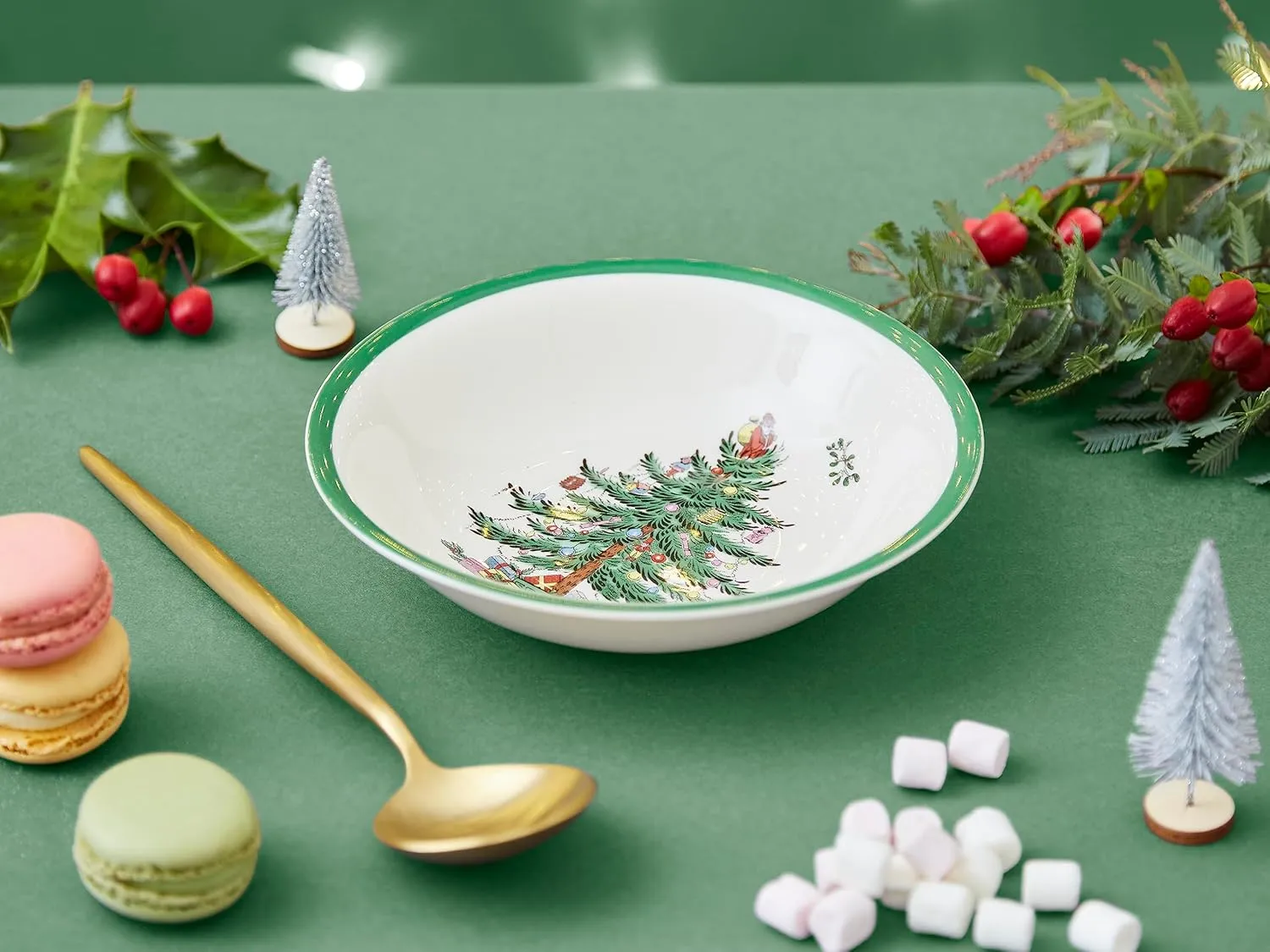 Portmeirion Spode Christmas Tree, 5.5-Inch Cereal Bowl Set, Earthenware Bowls for Breakfast, Oatmeal, Cereal, Soup - Set of 4