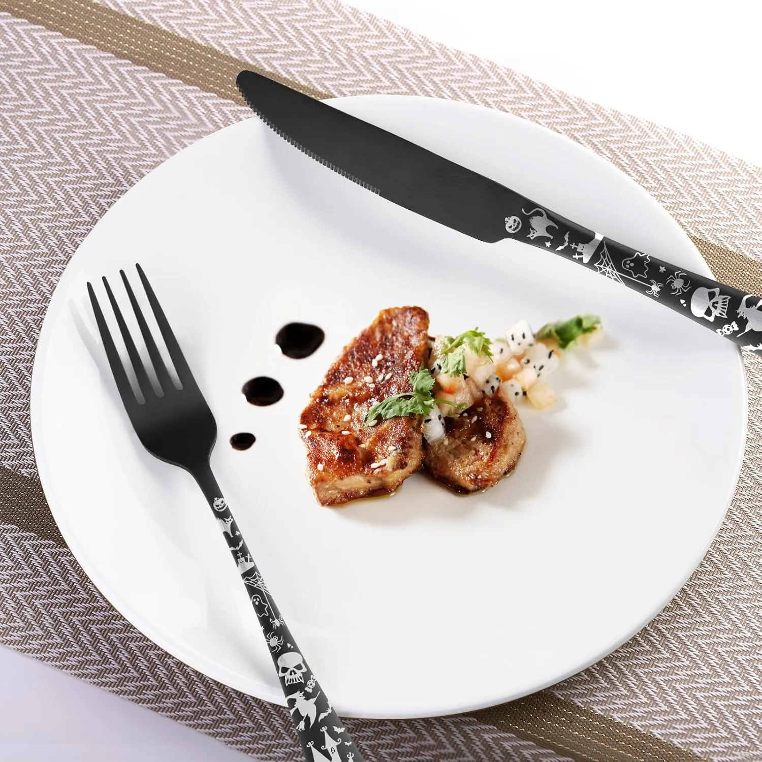 Skull Silverware Set SANLUNS 40 Piece Matte Black Unique Flatware Set for 8,Stainless Steel Fine Dining Utensils Spoons,Forks,Knife Pattern Tableware Durable Cutlery Halloween Home Kitchen,Dishwasher