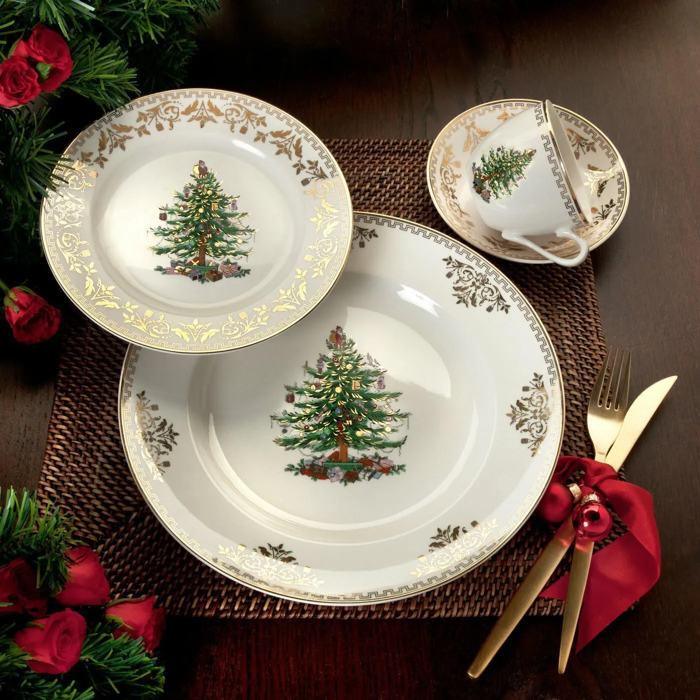 Spode Christmas Tree Gold 4-Piece Holiday Dinnerware Set - Fine Earthenware Tableware with 22K Gold Accents - Dinner Plate, Salad Plate, Teacup, Saucer - Festive Christmas Tableware, Dishwasher Safe