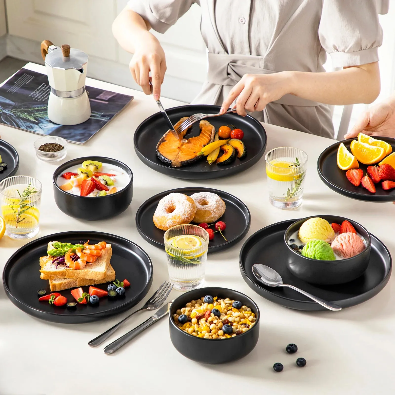 Stone Lain Cecile 12-Piece Black Dinnerware Set