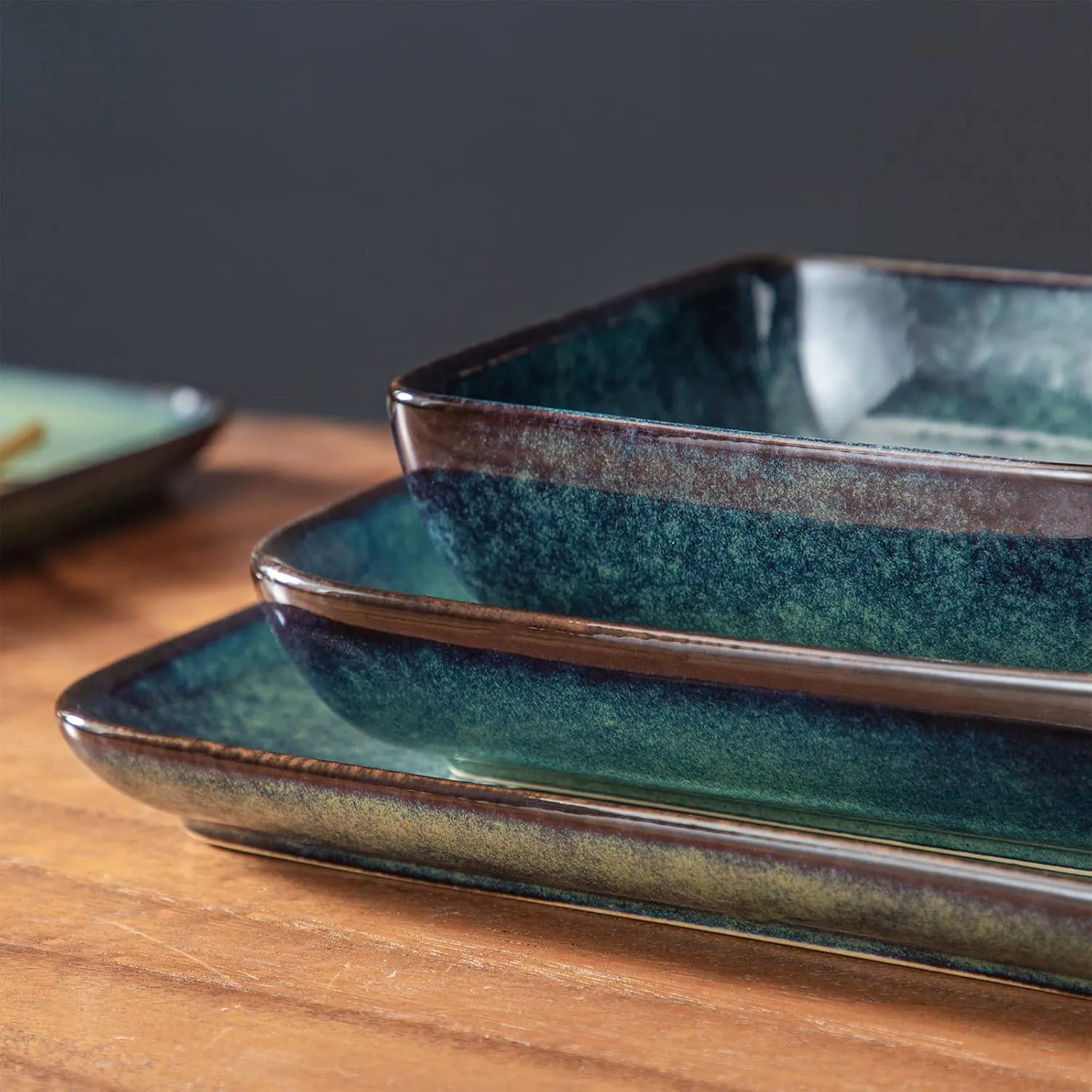 vancasso Stern Green Dinner Set- Square Reactive Glaze Dish Set- 16 Pieces Kitchen Dinnerware Stoneware Crockery with Dinner Plate, Dessert Plates, Bowl and Soup Plate Service for 4
